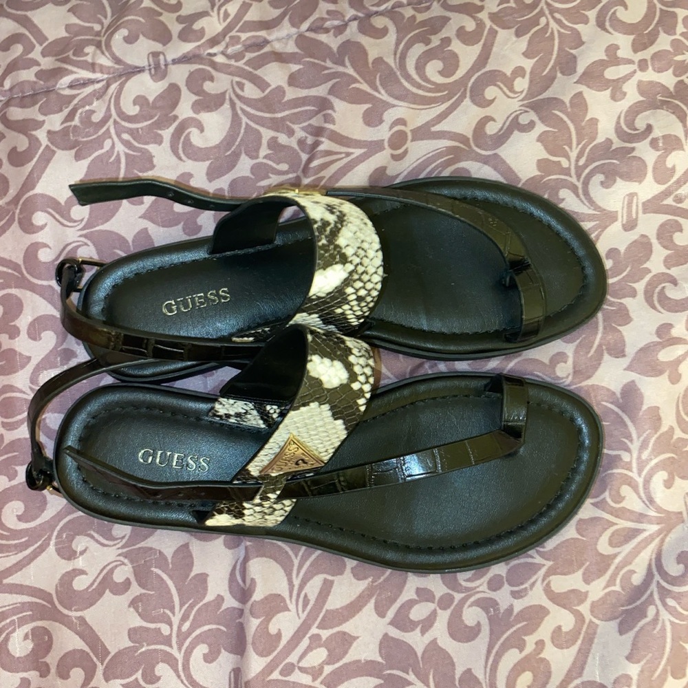 GUESS sandals 👡